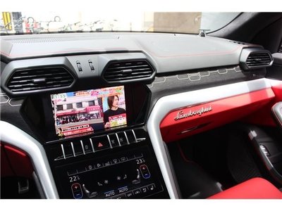 2020 Lamborghini URUS thumbnail 17