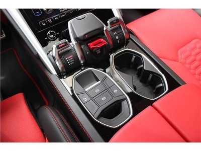 2020 Lamborghini URUS thumbnail 18