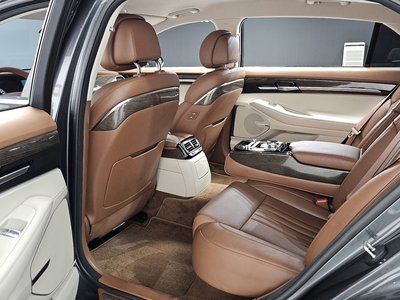 2021 Genesis G90 thumbnail 17