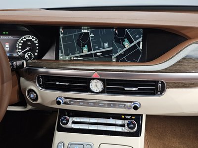 2021 Genesis G90 thumbnail 19