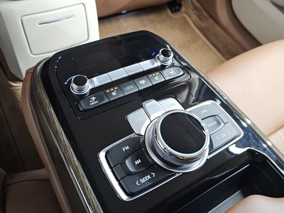2021 Genesis G90 thumbnail 25