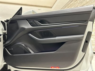 2023 Porsche TAYCAN — миниатюра 109