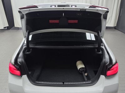 صورة مصغرة 30 لـ 2022 BMW 5 SERIES