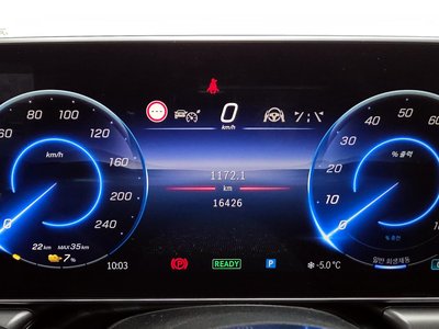 MERCEDES-BENZ EQE - 8