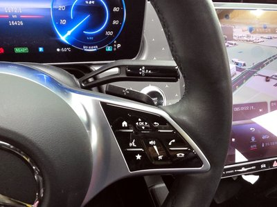 MERCEDES-BENZ EQE - 9