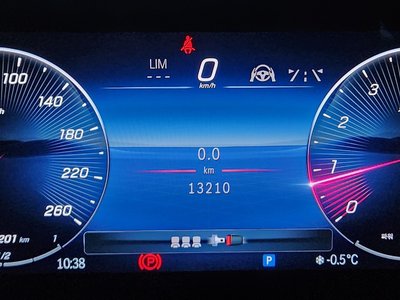 MERCEDES-BENZ GLB - 8