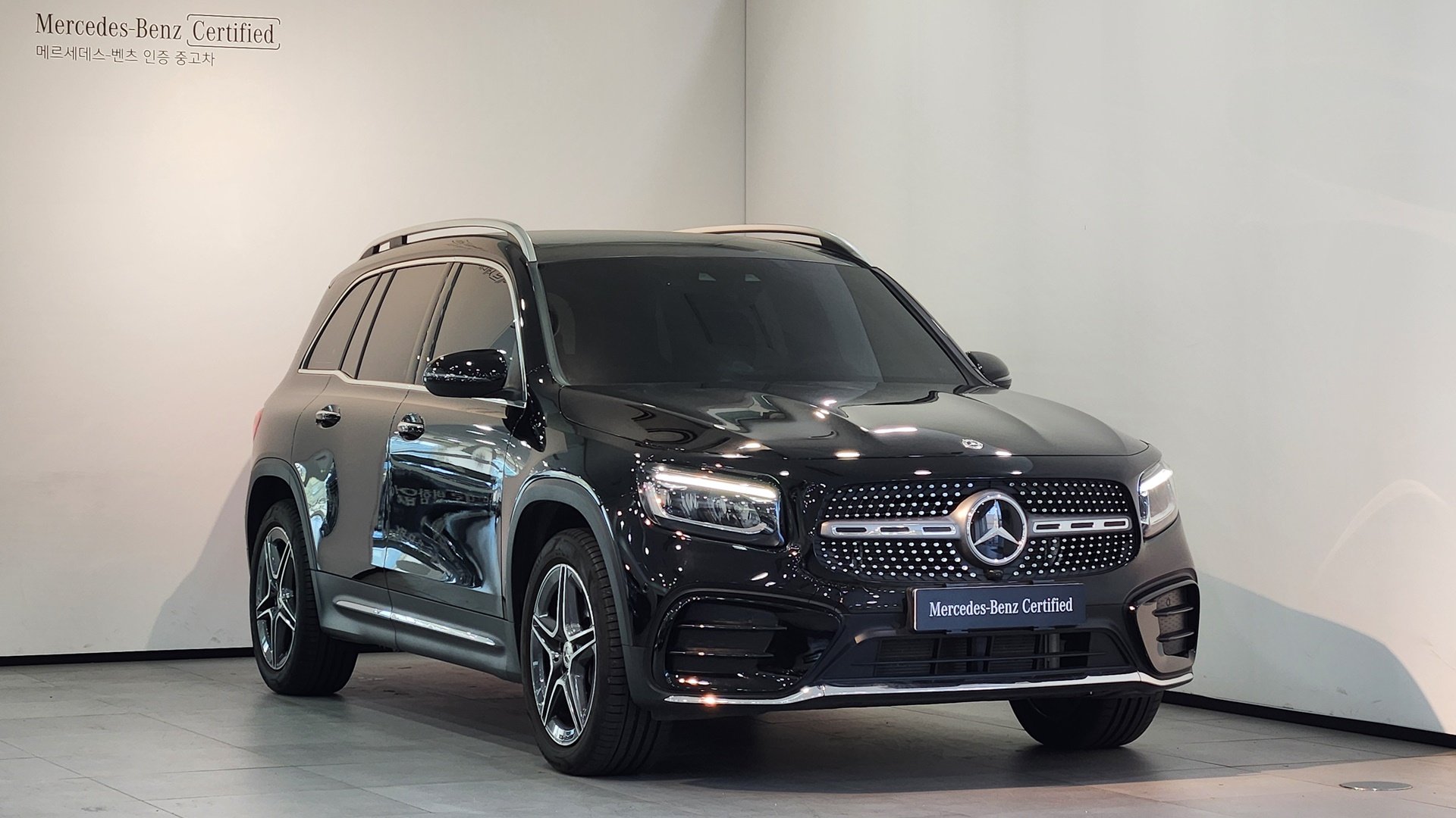 MERCEDES-BENZ GLB - View 1