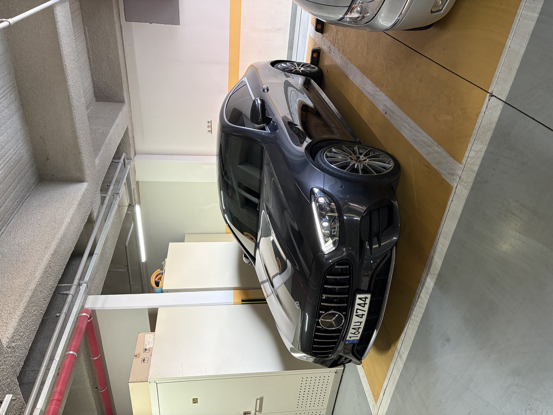 MERCEDES-BENZ E-CLASS - View 1