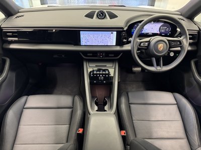PORSCHE MACAN - 8