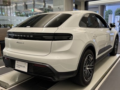 PORSCHE MACAN - 4