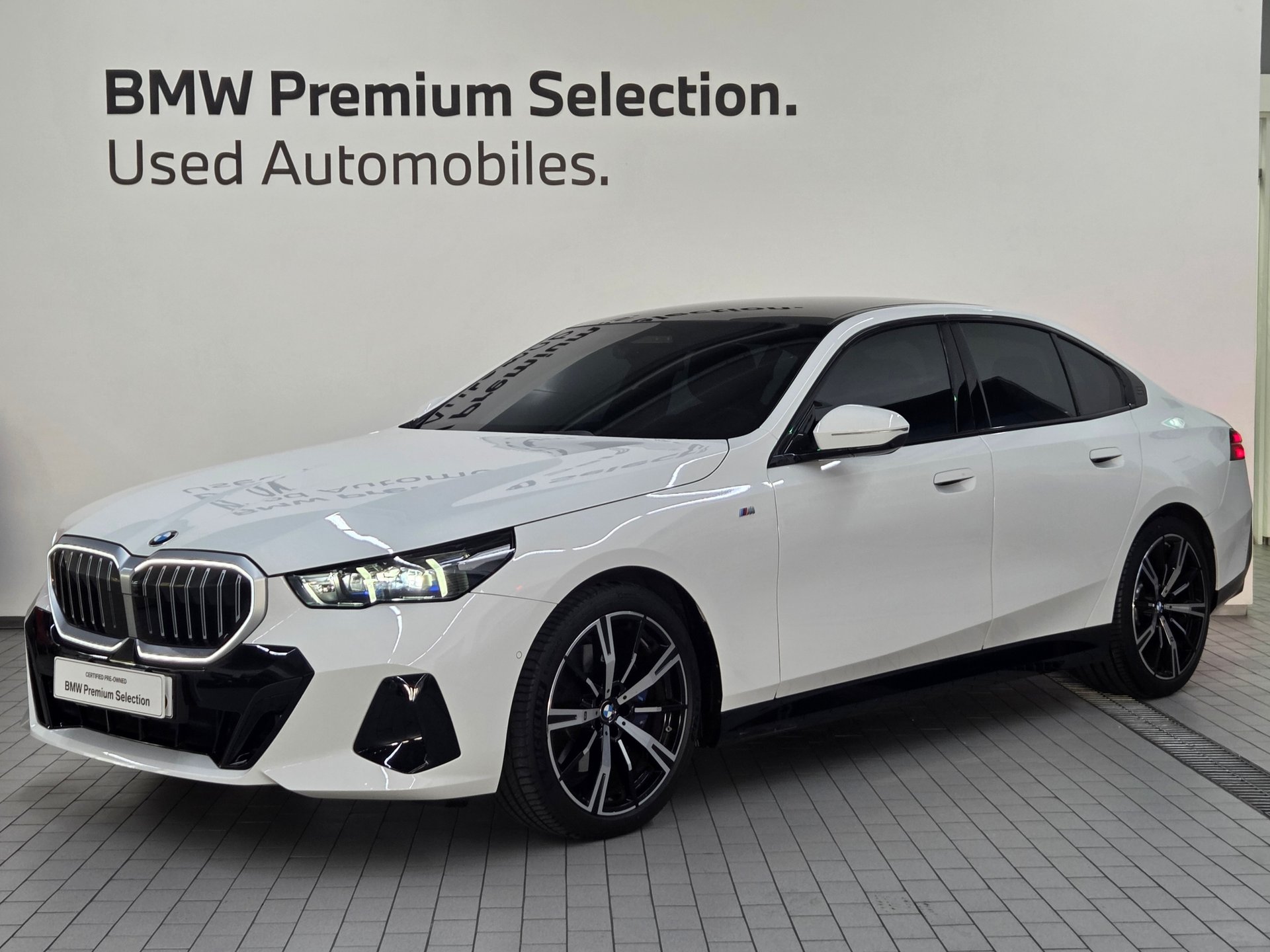 BMW 5 SERIES - View 1