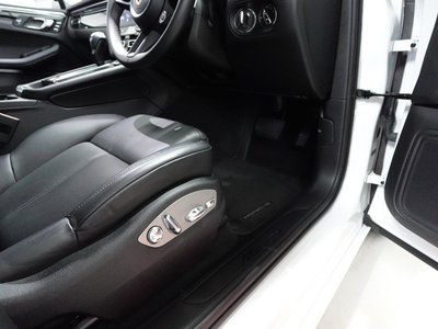 PORSCHE MACAN - 7