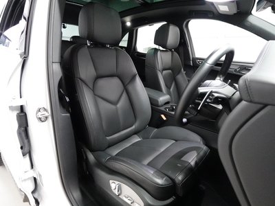 PORSCHE MACAN - 5