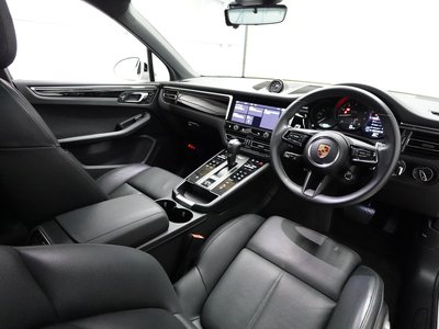 PORSCHE MACAN - 4