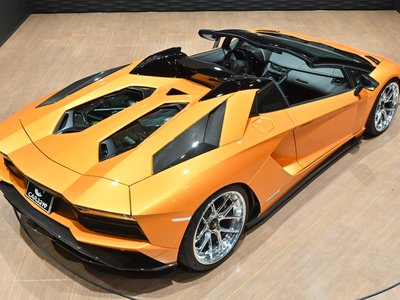 LAMBORGHINI AVENTADOR ROADSTER - 9