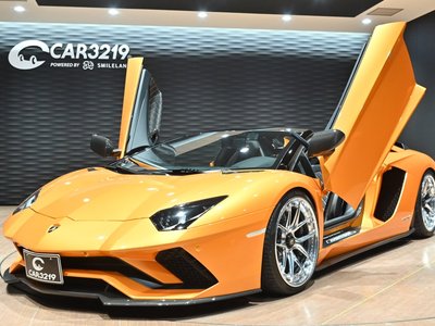 LAMBORGHINI AVENTADOR ROADSTER - 1