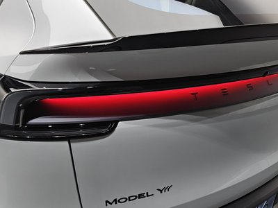 TESLA MODEL Y - 10