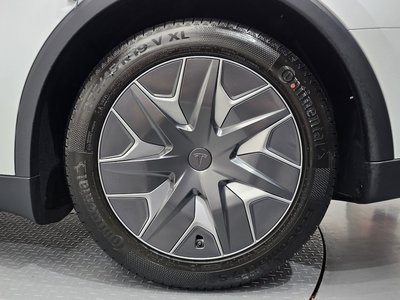 TESLA MODEL Y - 8