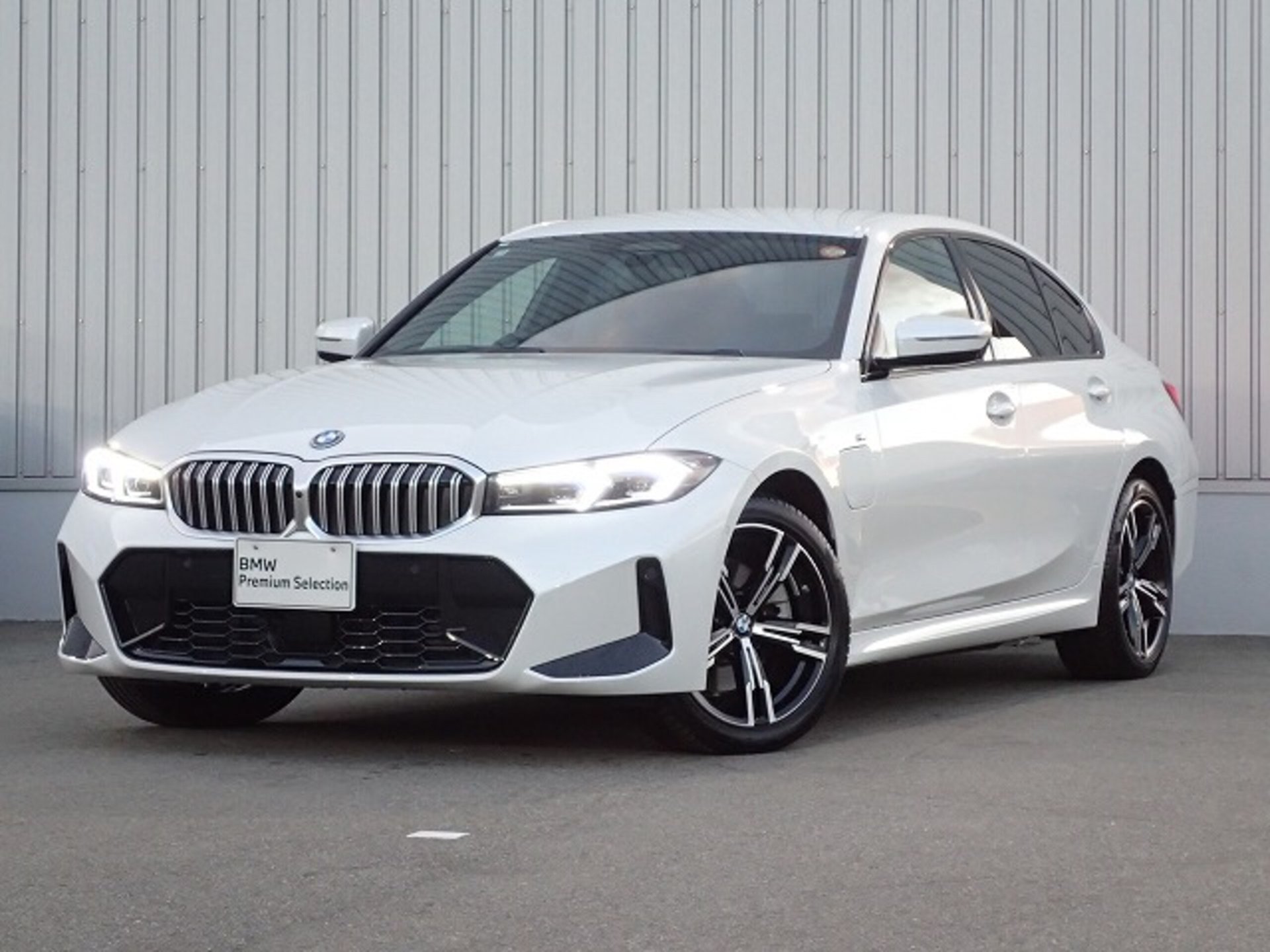 BMW 3 SERIES - View 1