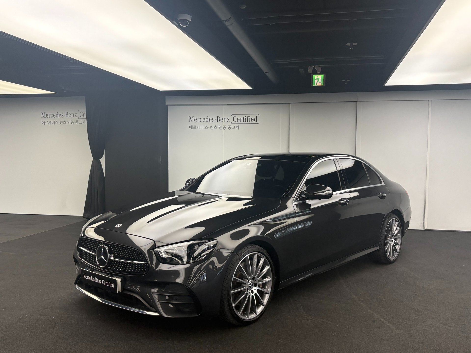 MERCEDES-BENZ E-CLASS - View 1