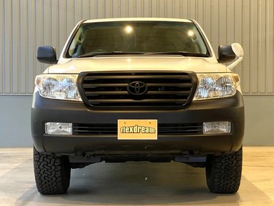 TOYOTA LAND CRUISER 200 - 9