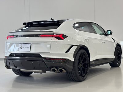 LAMBORGHINI URUS - 7
