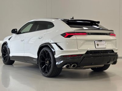 LAMBORGHINI URUS - 10