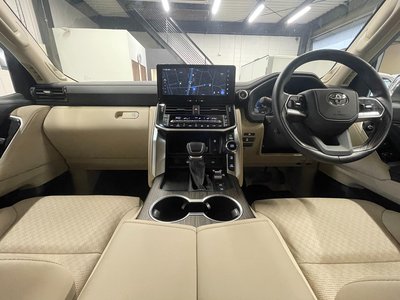 2025 Toyota LAND CRUISER 300 — фото 4