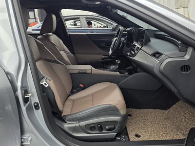 2023 Lexus ES — миниатюра 17