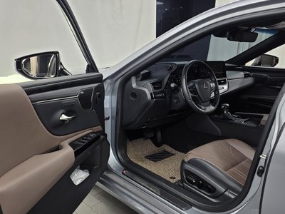 2023 Lexus ES — миниатюра 13