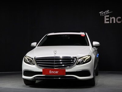 MERCEDES-BENZ E-CLASS - 2