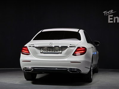 MERCEDES-BENZ E-CLASS - 3