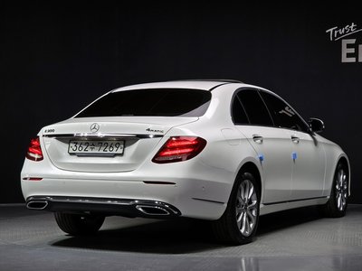 MERCEDES-BENZ E-CLASS - 4