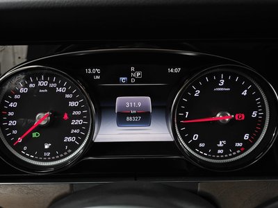 MERCEDES-BENZ E-CLASS - 8