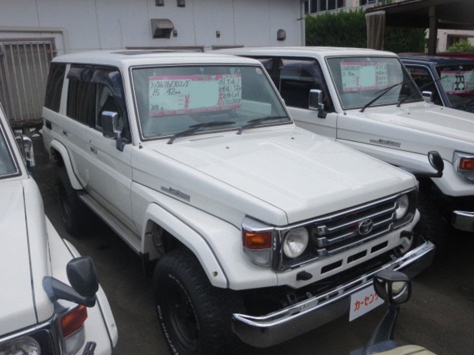 TOYOTA LAND CRUISER 70 - View 1