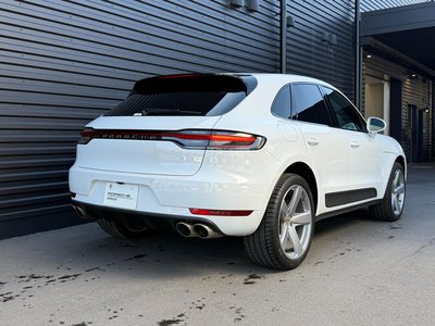PORSCHE MACAN - 8