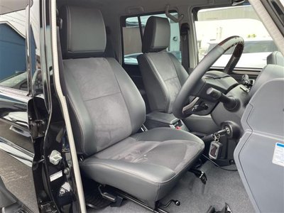 2025 Toyota LAND CRUISER 70 — миниатюра 18