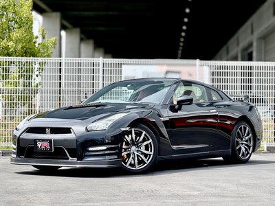 NISSAN GT-R - 1