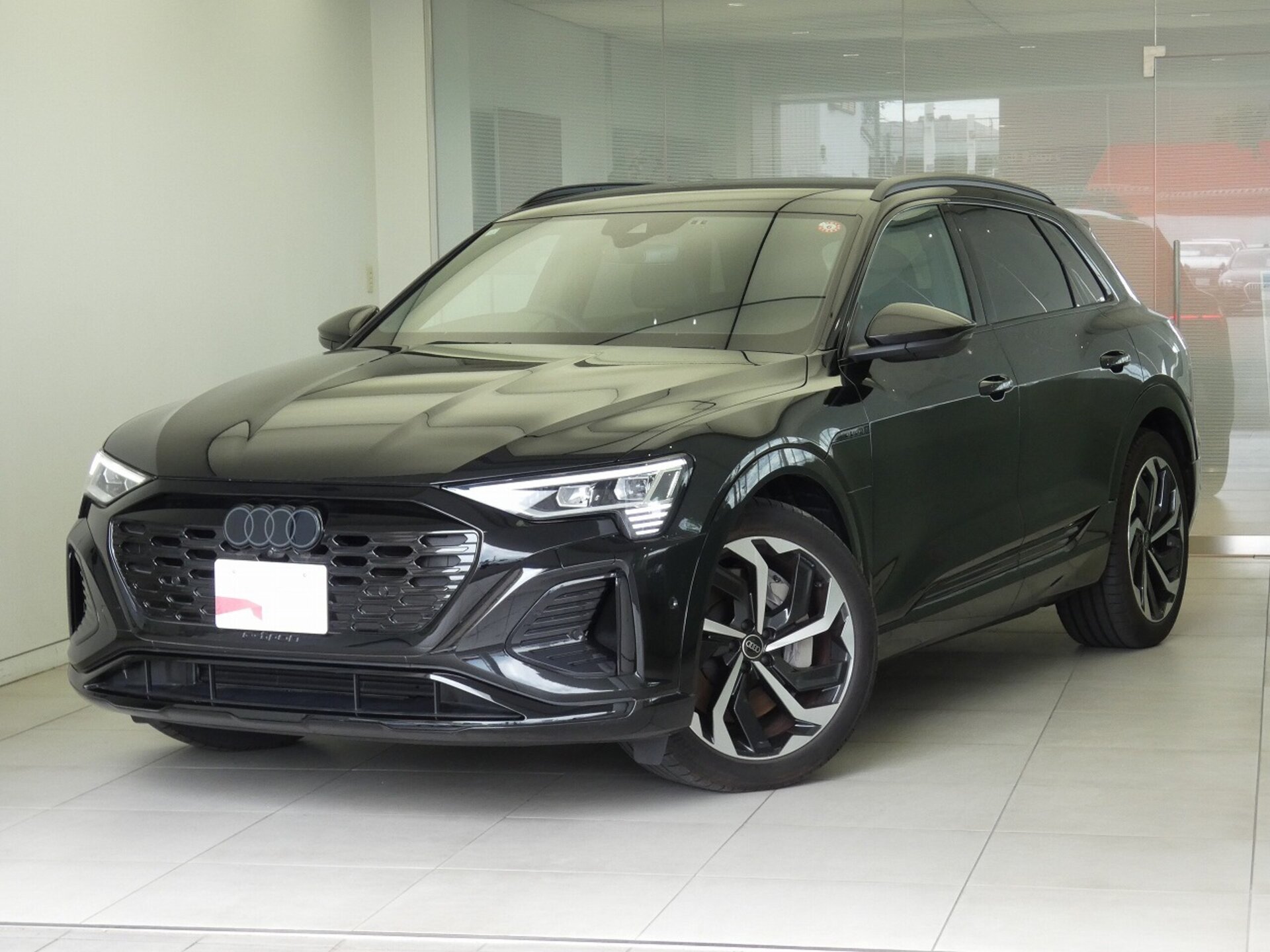 AUDI Q8 E-TRON - View 1