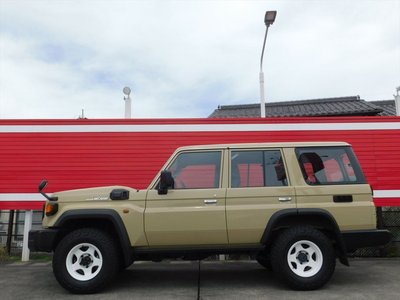 TOYOTA LAND CRUISER - 3