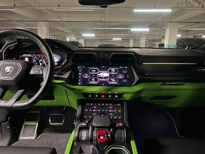 LAMBORGHINI URUS - 8