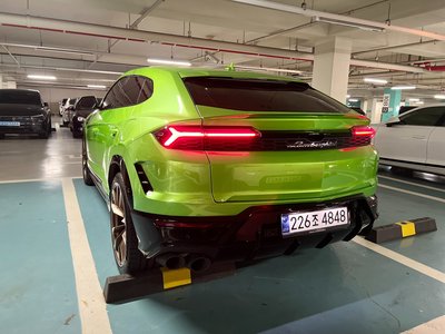 LAMBORGHINI URUS - 5