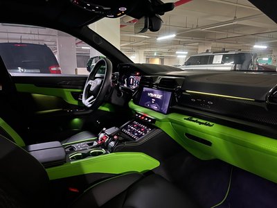 LAMBORGHINI URUS - 4