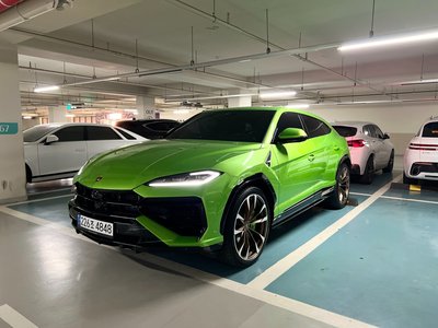 LAMBORGHINI URUS - 1