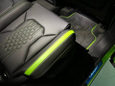 LAMBORGHINI URUS - 10