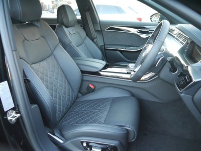 2025 AUDI A8 thumbnail 11