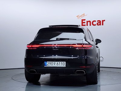 PORSCHE MACAN - 3