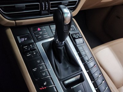 PORSCHE MACAN - 9