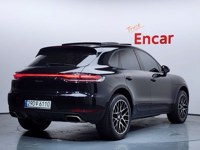 PORSCHE MACAN - 4