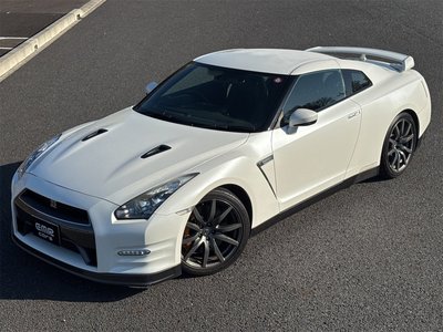 NISSAN GT-R
